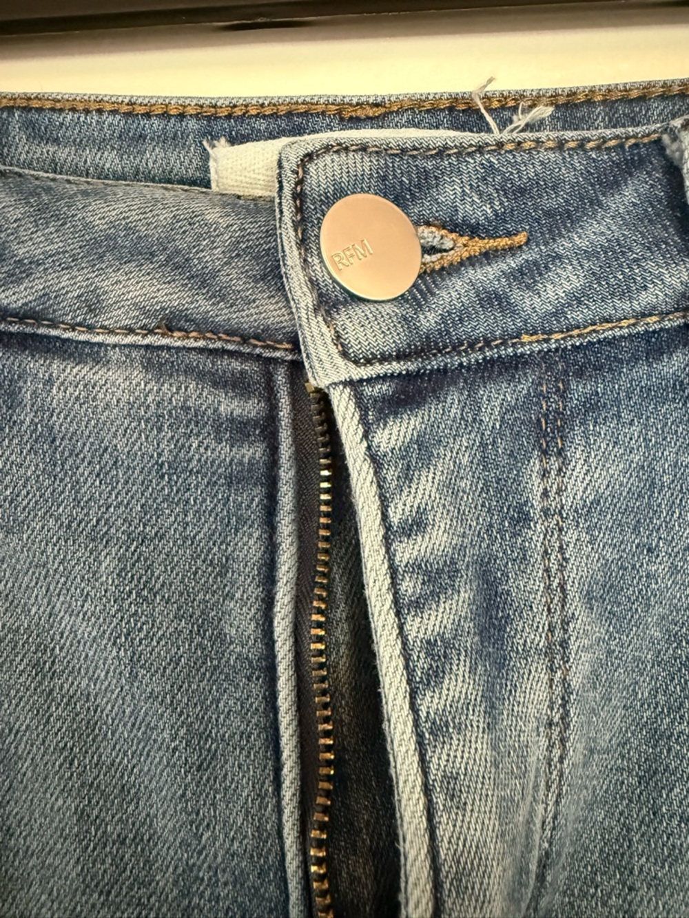 Wide Leg Jeans - Light Blue Wash - Picture 3 of 4